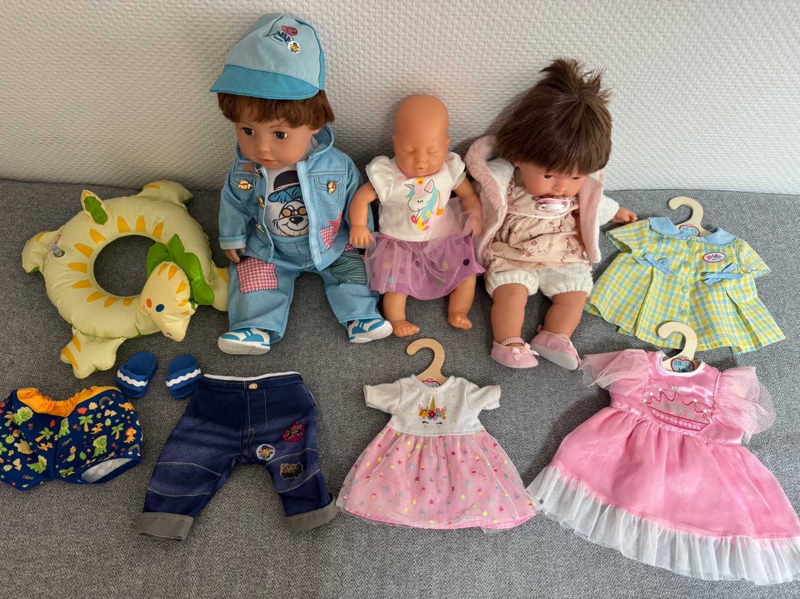 Poppen + extra kleertjes - 1x Babyborn - 1x llorens, Ophalen, Gebruikt, Babypop