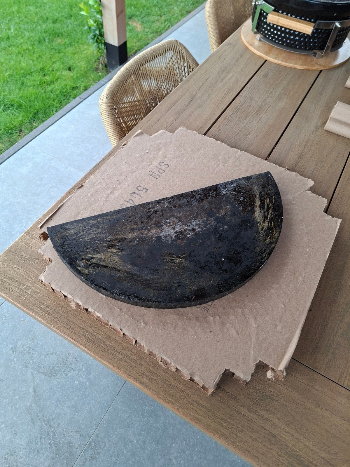 Kamado joe soapstone, Enlèvement