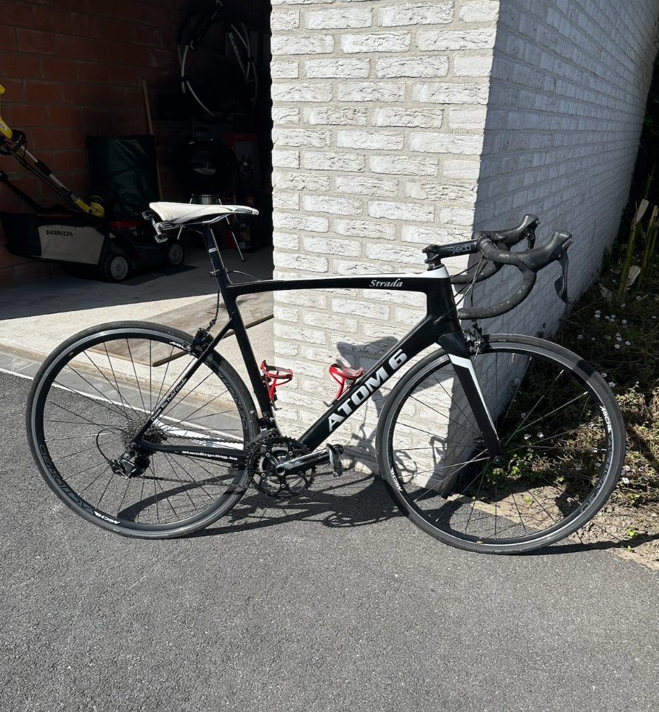 Koersfiets in carbon: Atom 6 Strada, Gebruikt, Carbon, 15 tot 20 versnellingen, 57 tot 61 cm