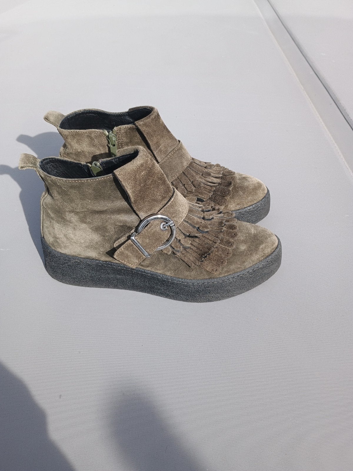 Chaussures femme en cuir kaki taille 39, Enlèvement