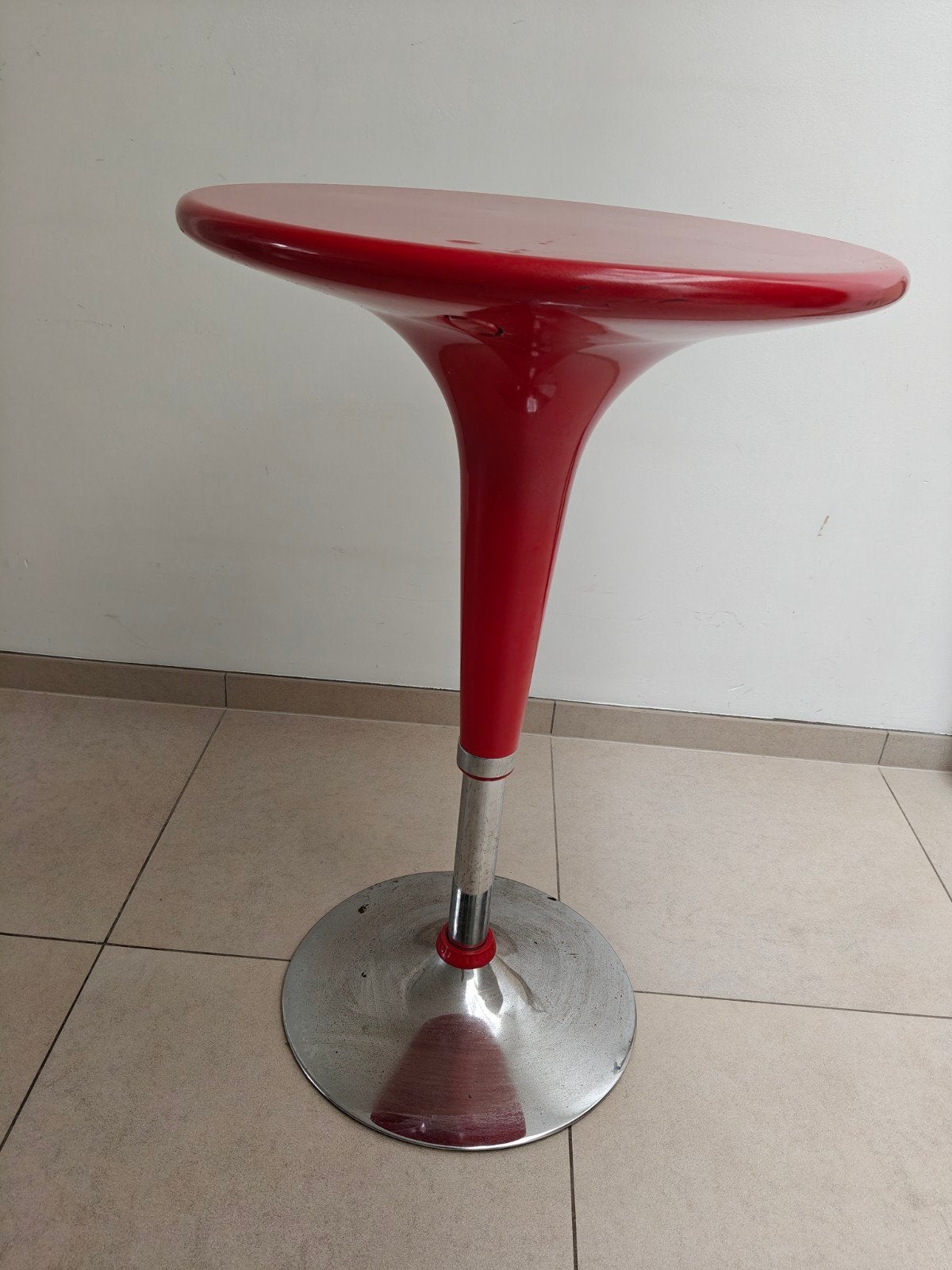 hoge party tafel rood diameter 60, Ophalen, Gebruikt