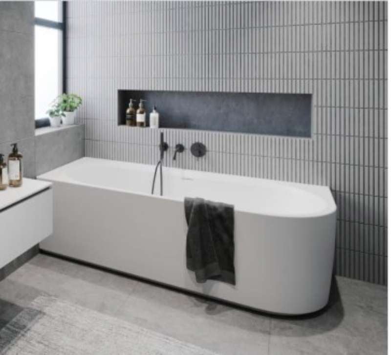 Half vrijstaand back to wall bad in hoogglans  wit, Doe-het-zelf en Bouw, Sanitair, Ophalen, Nieuw, Bad