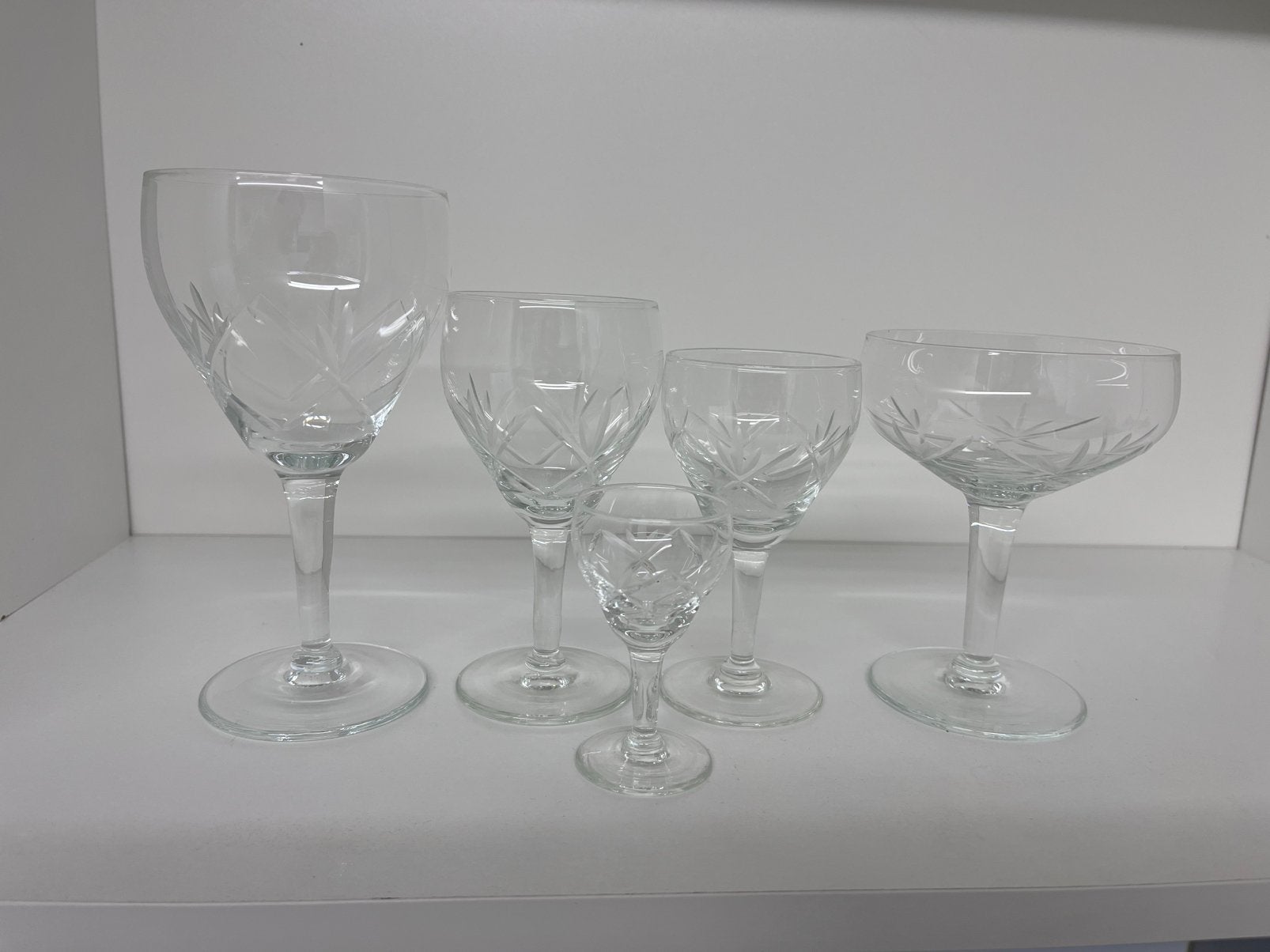 Prachtig 59-delig vintage glasservies – Verreries Doyen, Ophalen, Zo goed als nieuw