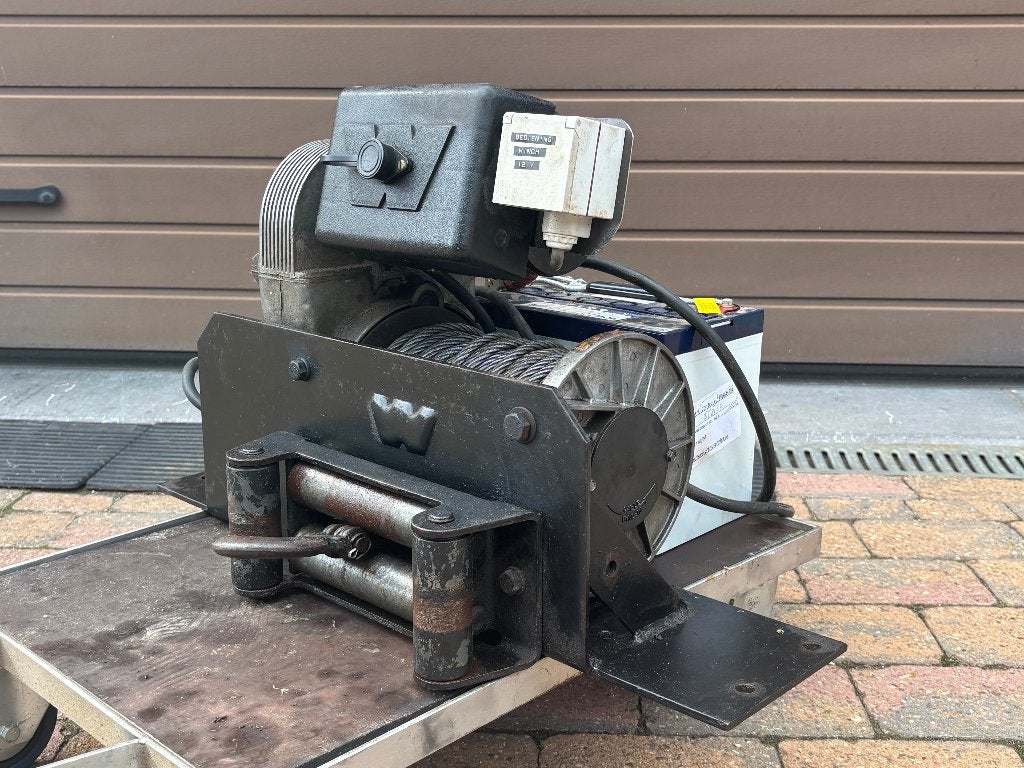 WARN 8274 12V elektrische lier – 8.000 lb / 3.630 kg, Bricolage & Construction, Treuils et Palans, Enlèvement, Utilisé, Électrique