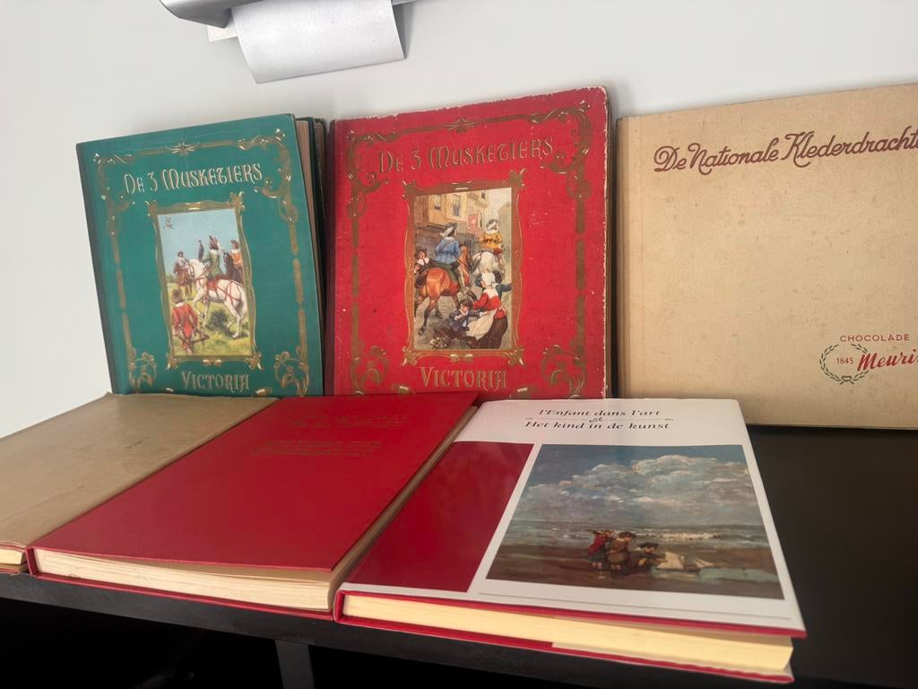 Meerdere plakboeken Victoria e.a., Ophalen of Verzenden, Gelezen