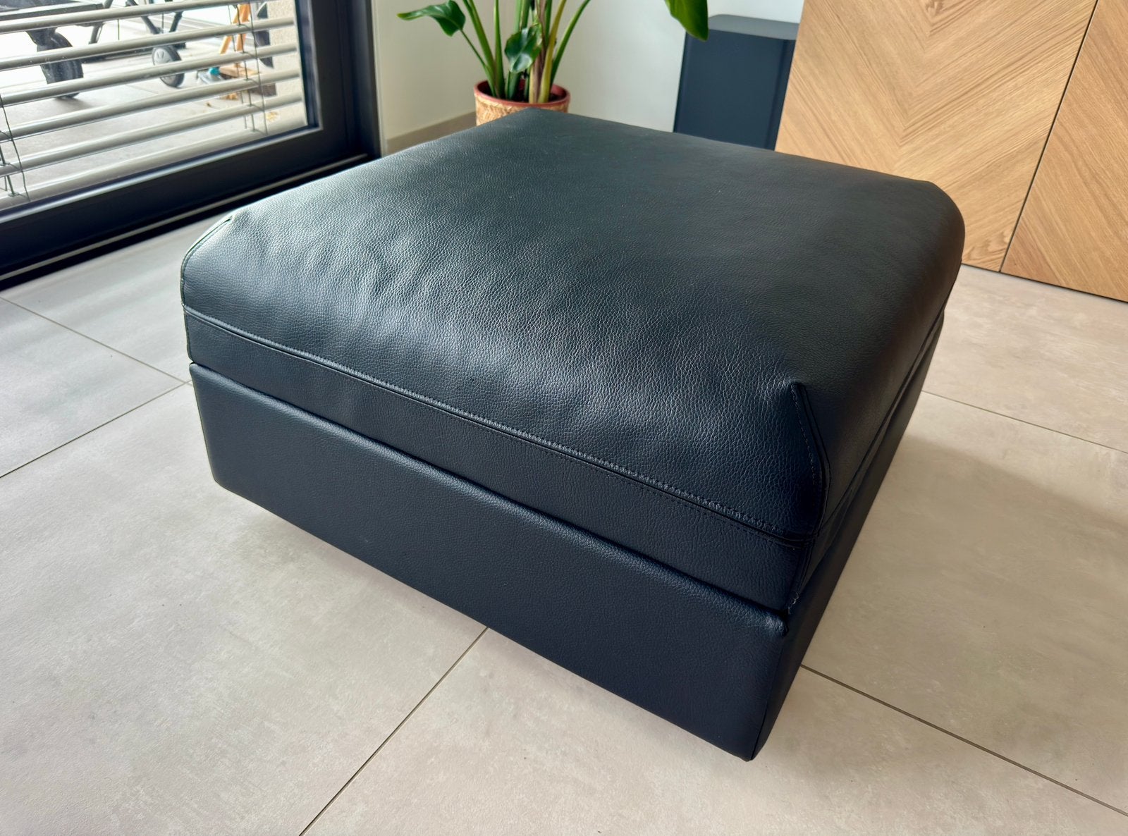 Pouf/Coffre IKEA Vallentuna, Maison & Meubles, Enlèvement, Comme neuf, Cuir