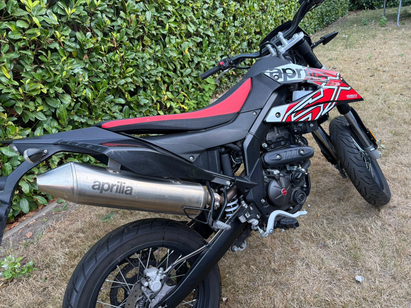 Aprilia 125 4-takt – 2022 –  4.146 km, Vélos & Vélomoteurs, Cyclomoteurs | Derbi, Enlèvement, Comme neuf