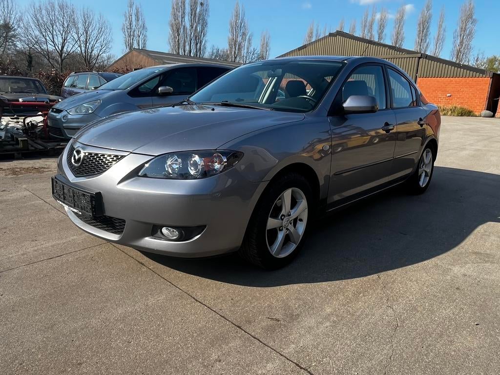 MAZDA 3 SEDAN 1.6 BENZINE VAN 2006 MET 90DKM AUTOMAT, 4 deurs, Zwart, Parkeersensor, Bedrijf