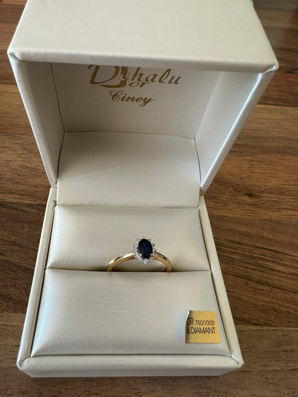 Bague en or 750/1000 (18 carats) avec saphir bleu, Handtassen en Accessoires, Ophalen, 20 of groter, Blauw, Nieuw
