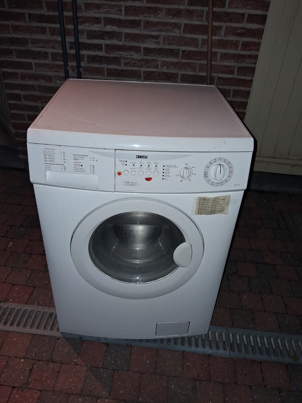 gratis wasmachine voor onderdelen of handige harry, Elektronische apparatuur, Ophalen, Niet werkend