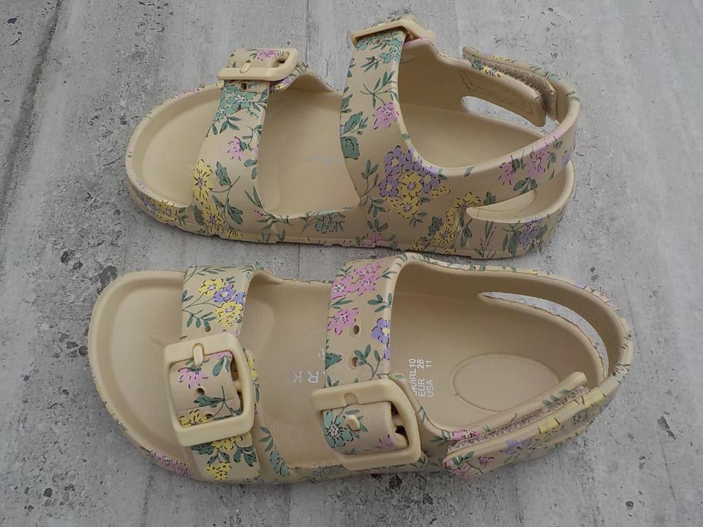 Nouvelles sandales fleuries pour filles taille 28, Neuf, Enlèvement ou Envoi, Autres types, Primark