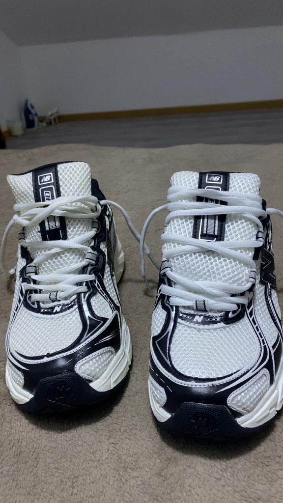 New balance white and black pointure 38, Sports & Fitness, Basket, Enlèvement ou Envoi, Neuf, Chaussures