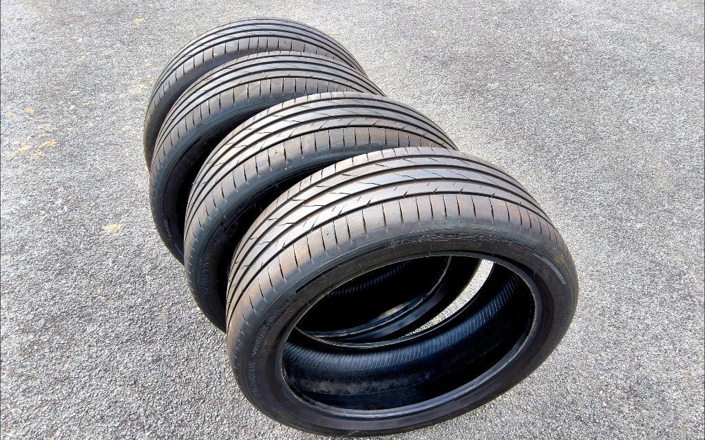 4 nouveaux pneus été Hankook 235/45R20, Autos : Pièces & Accessoires, Neuf, Pneus été, Pneu(s), Enlèvement