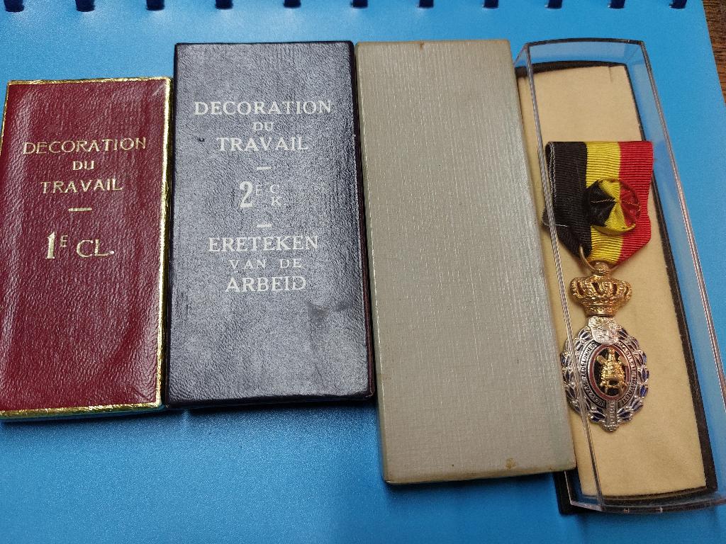 Lots de médailles de travailles, Postzegels en Munten, Penningen en Medailles, Ophalen