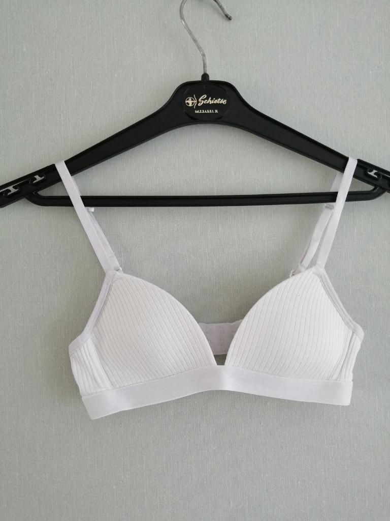 beau 1er soutien-gorge taille 10/12 ans, Enfants & Bébés, Vêtements enfant | Taille 152, Envoi, Comme neuf, Fille, Vêtements de nuit ou Sous-vêtements