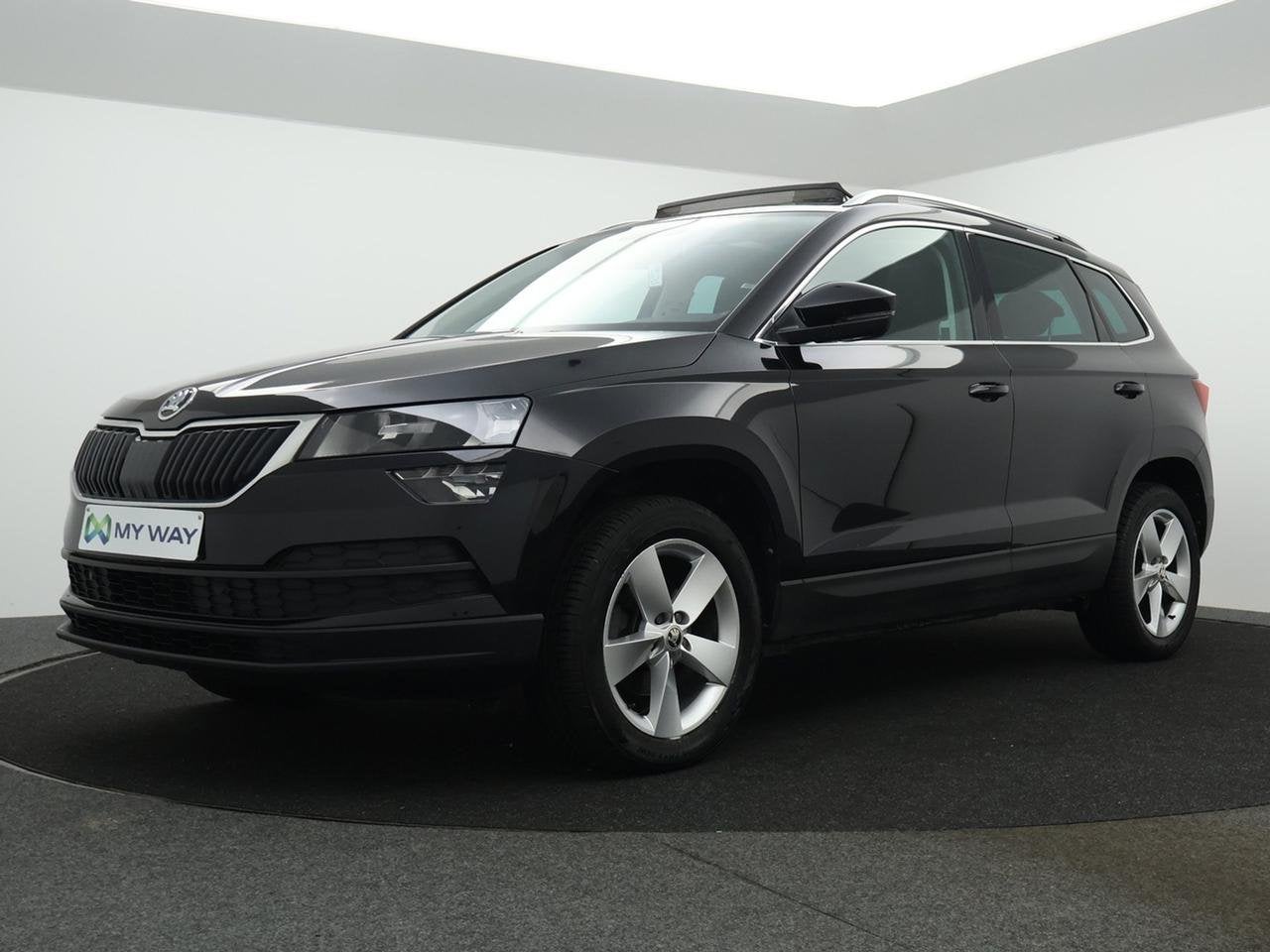 Skoda Karoq 1.0 TSI Ambition 116PK *ZETELVERWARMING*PANO*CAM, Geheel digitaal combi-instrument, Zwart, Karoq, Handgeschakeld