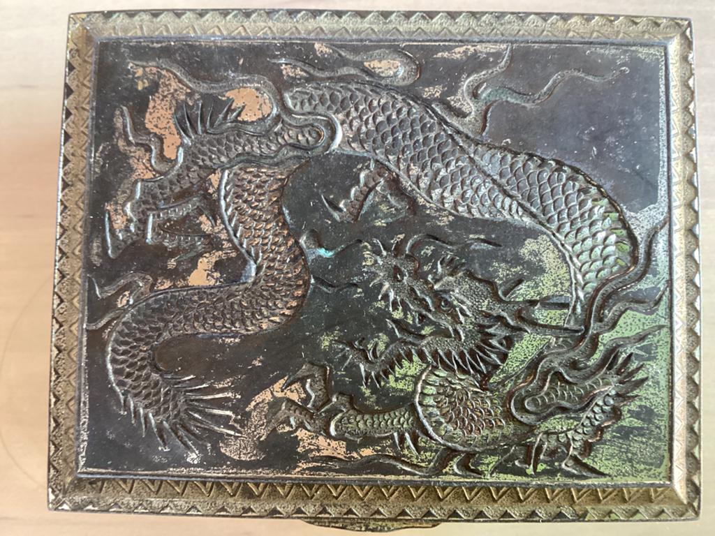 Boite japonaise en métal, Enlèvement