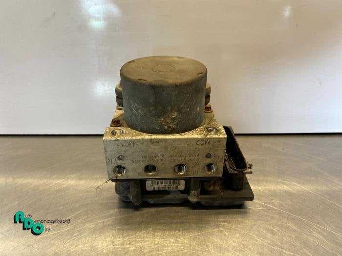 Pompe ABS d'un Mitsubishi Colt (Colt 04-), -, 3 mois de garantie, Utilisé, Mitsubishi