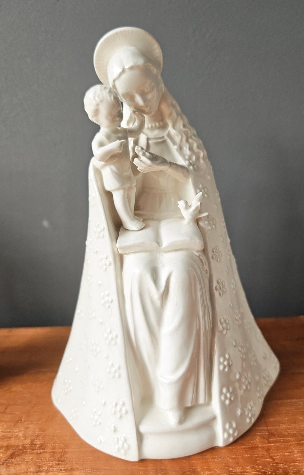 Belle statue religieuse de la Vierge à l'Enfant, Enlèvement, Livre