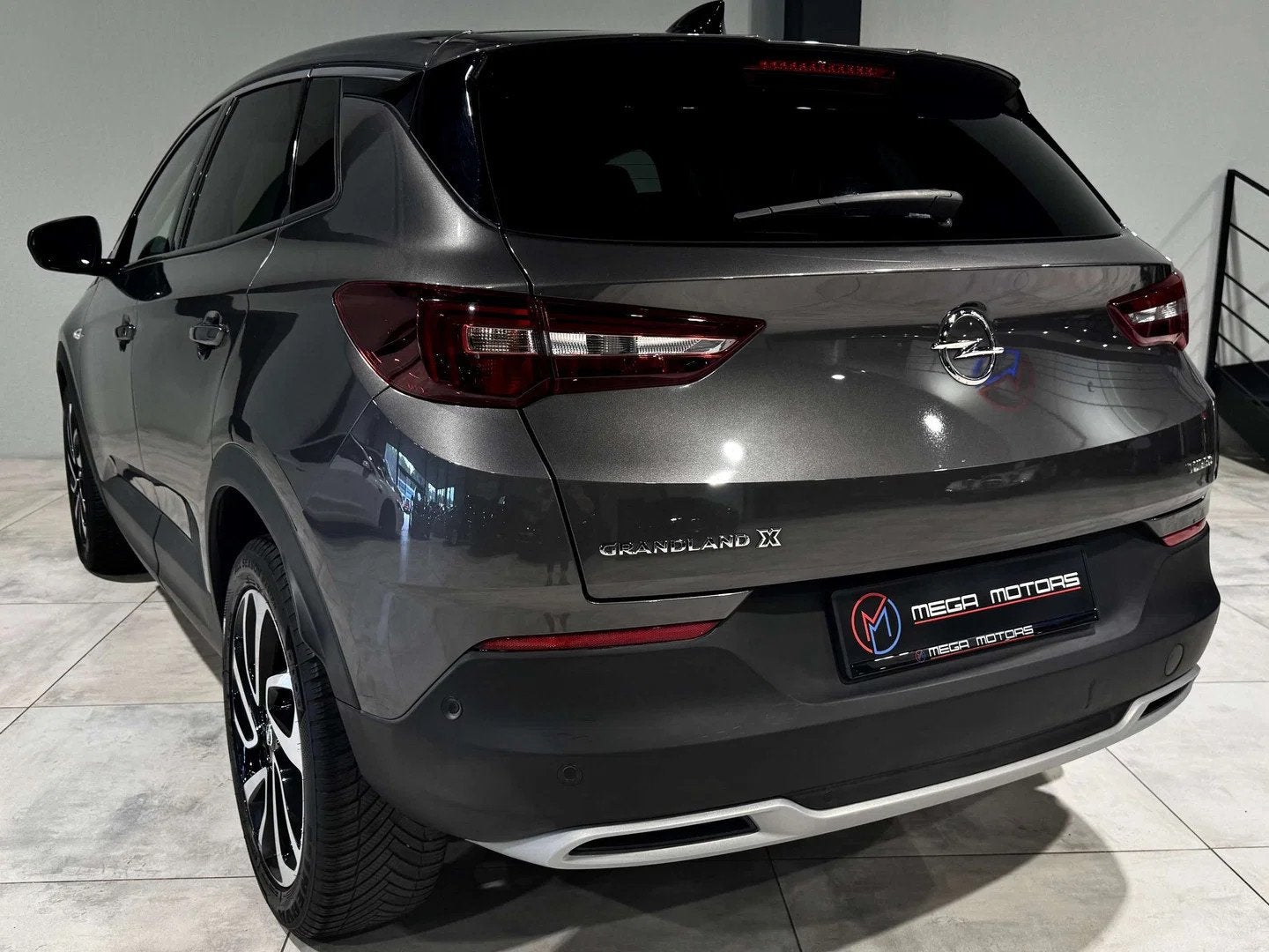 Opel Grandland X 1.2i TURBO 130CV BAUTO CUiR CARPLAY CLiM NA, Autos, Argent ou Gris, Achat, Entreprise, Ordinateur de bord