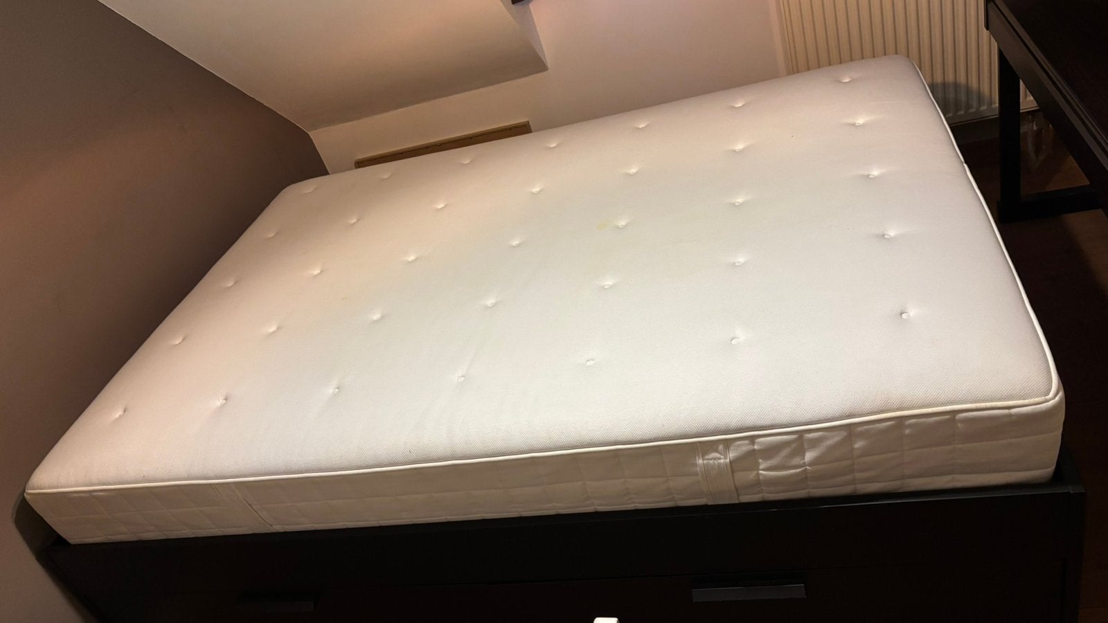 Bed met 4 lades, Ophalen, Gebruikt, Zwart, 140 cm