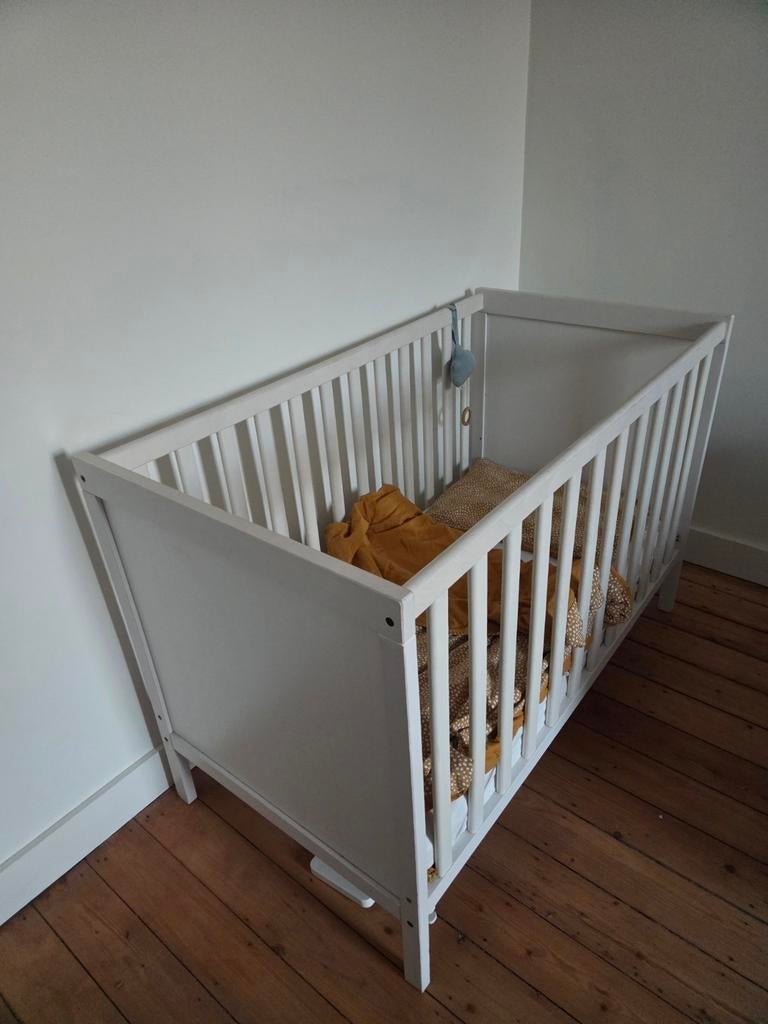 Ledikant sundvik + matras + dekbed, Ophalen, Ledikant