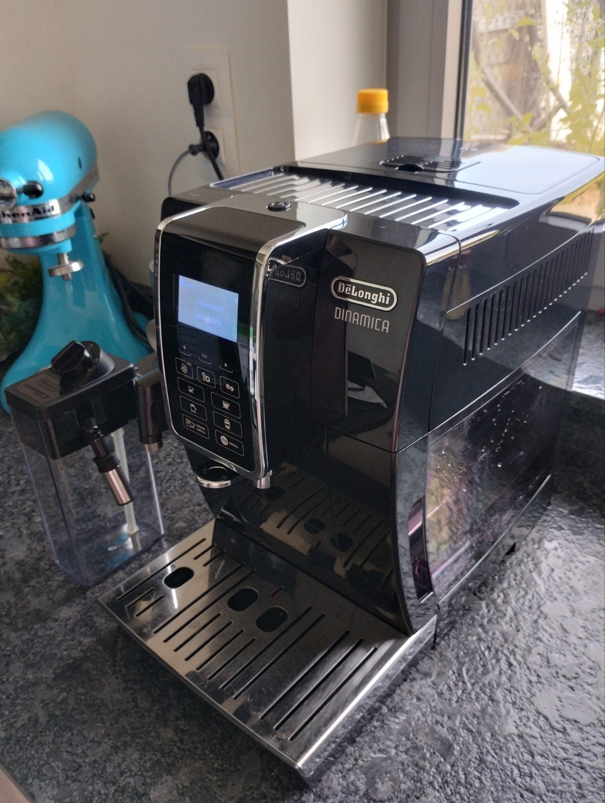 Automatische koffiezet Delonghi Dinamica - hele bonen, Elektronische apparatuur, Koffiezetapparaten, Zo goed als nieuw, Gemalen koffie