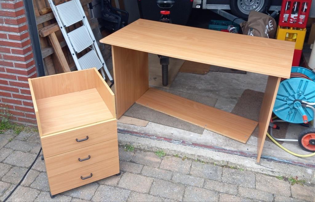 Gratis bureau met ladeblok, Huis en Inrichting, Ophalen