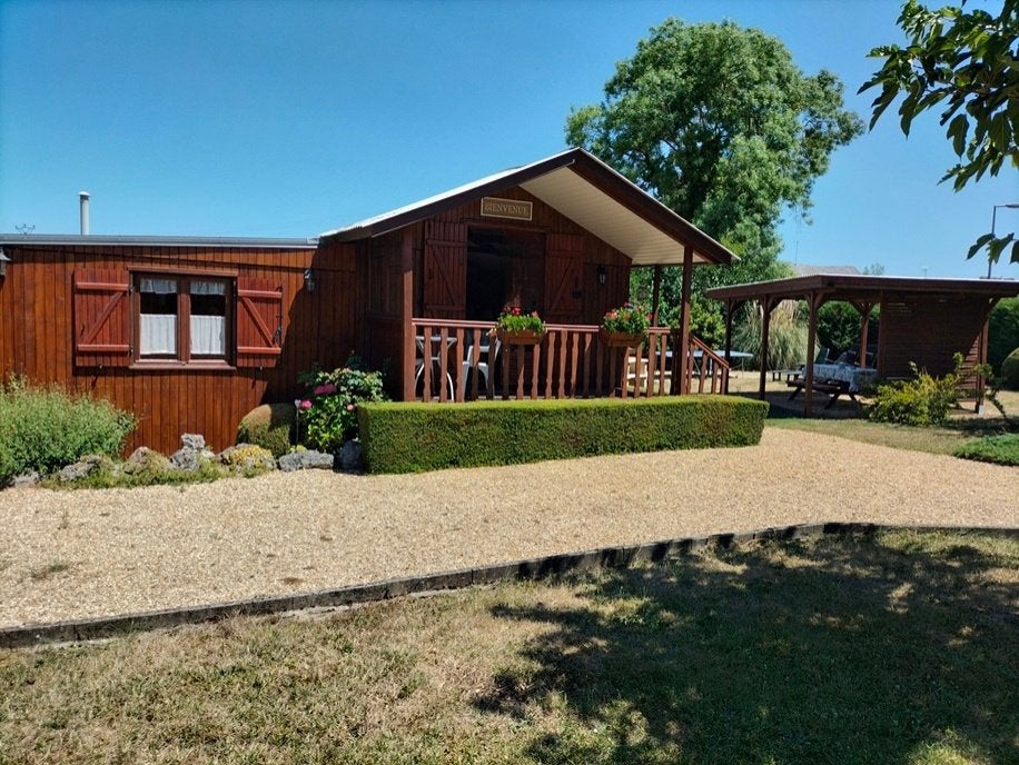 Frankrijk: recreatieterrein met chalet, Maine-et-Loire, Immo, 44 m², Overige soorten, 2 kamers, 500 tot 1000 m²