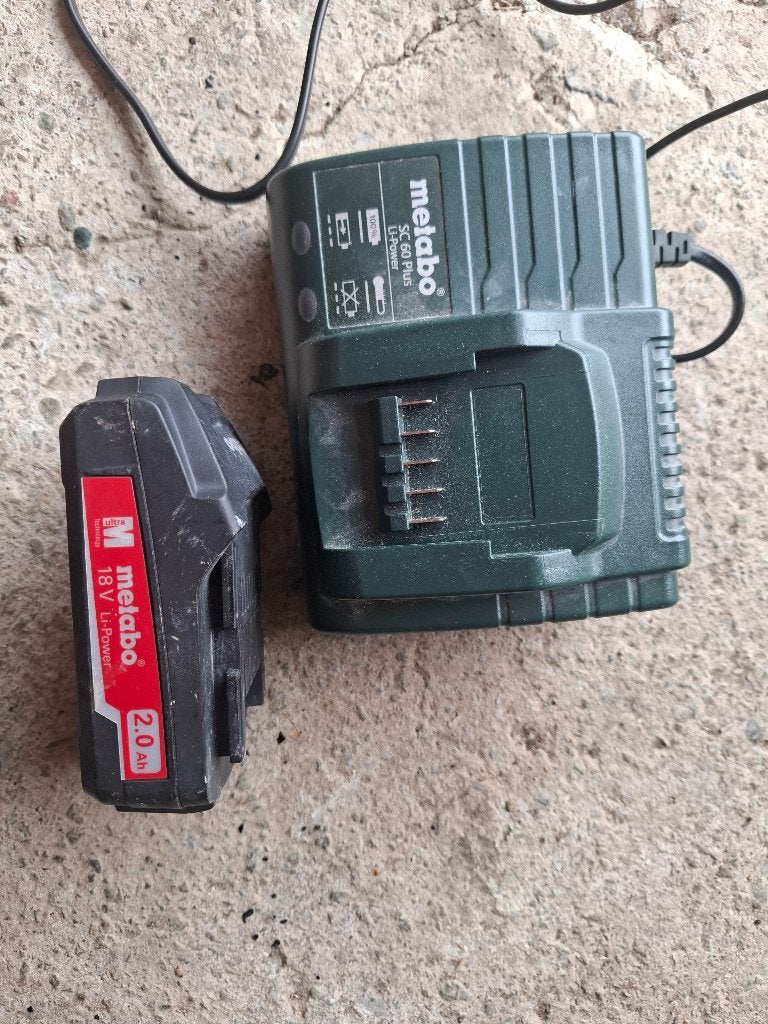 Chargeur + batterie metabo, Enlèvement, Utilisé
