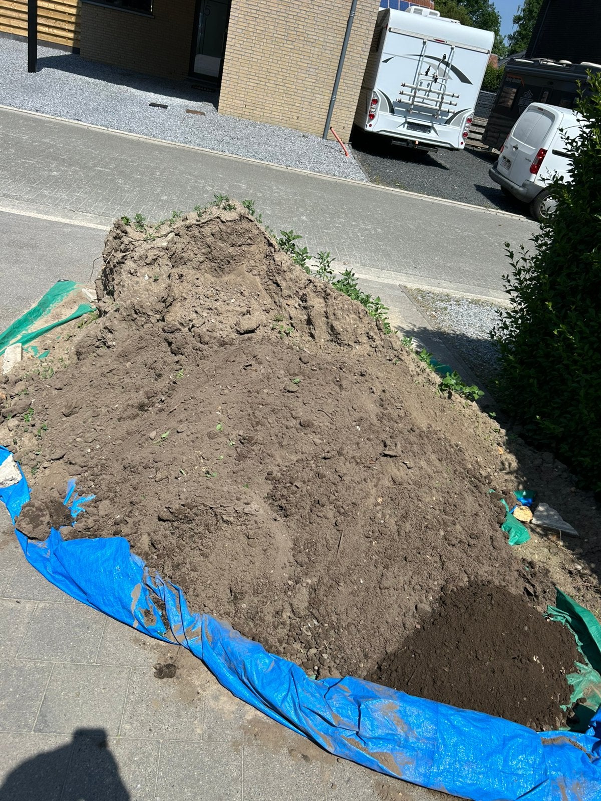GRATIS grond, Ophalen, Zo goed als nieuw