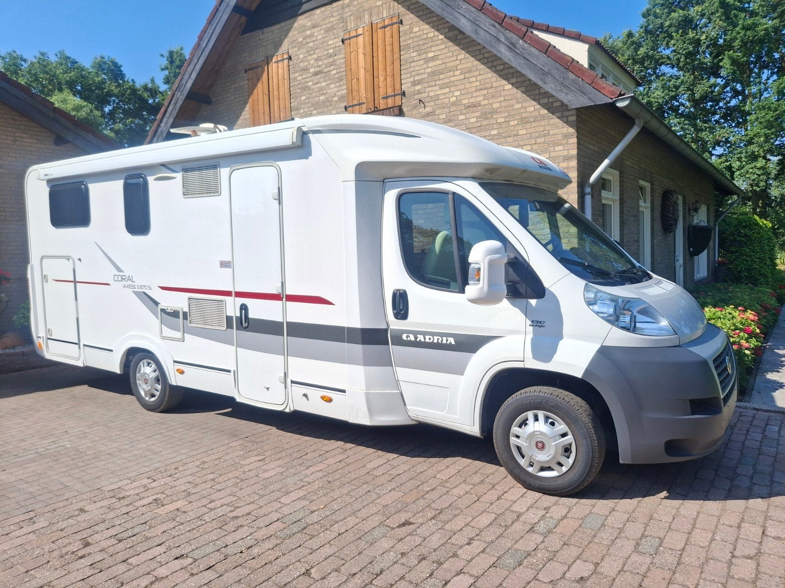 Adria 670 corall 2013 64000 km. aparte bedden., Schotel, Bedrijf, Adria, Luifel