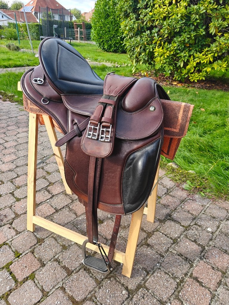 Prestige Atena Flaps 18" / arcade 33 – bicolore noir/tabac, Animaux & Accessoires, Siège semi-creux, Prestige, Étriers inclus