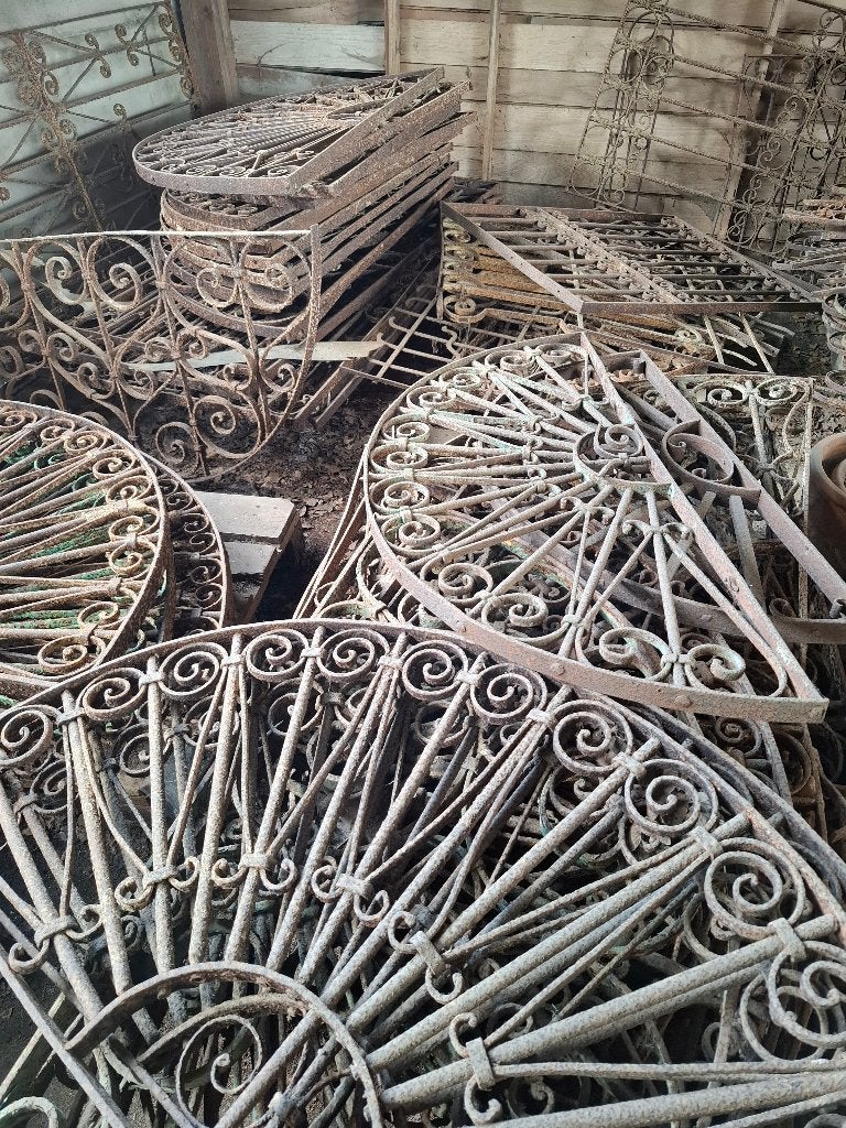 Smeedijzeren raamroosters - sierlijke bogen, Tuin en Terras, Ophalen, Gebruikt