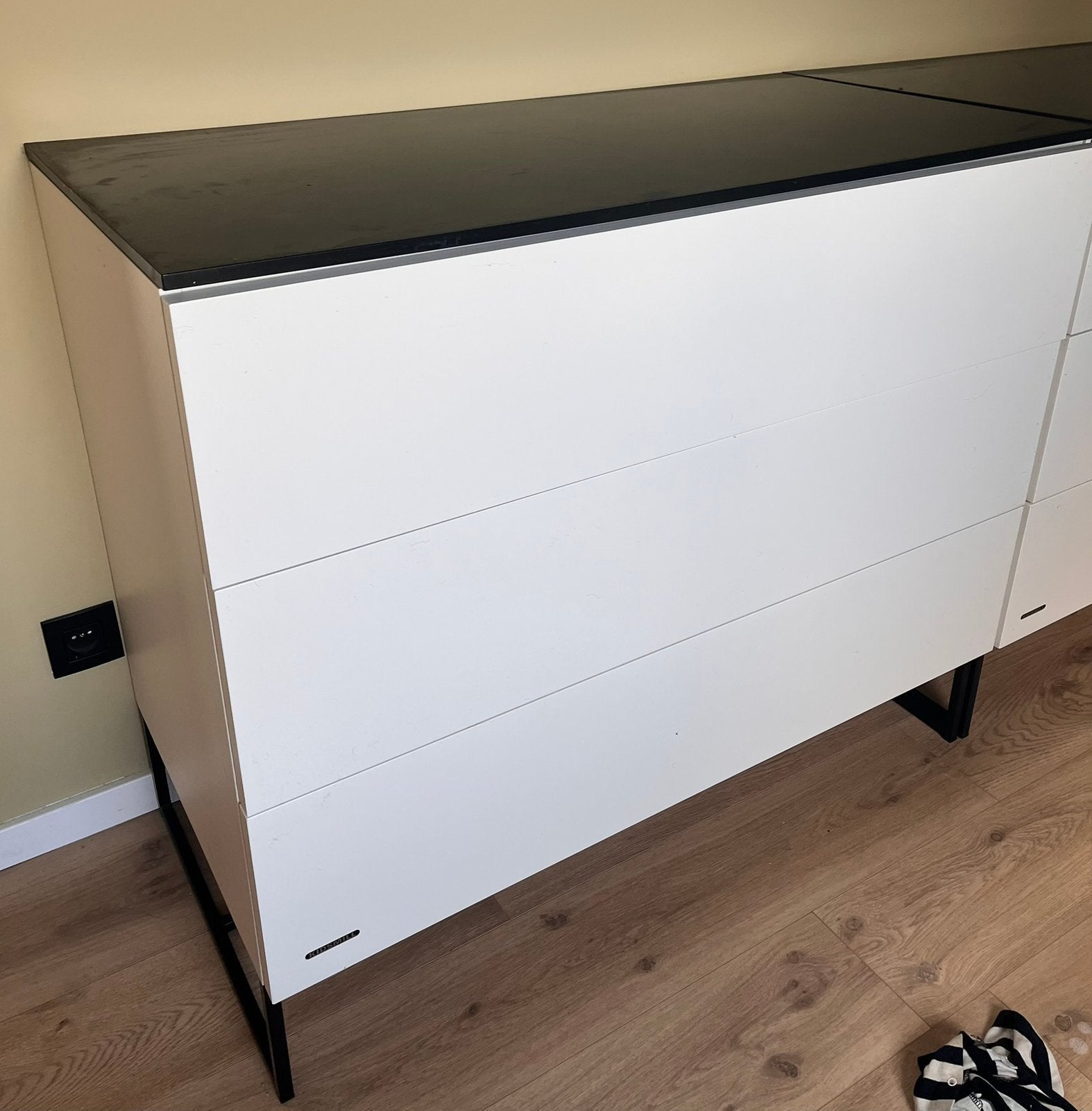 Commode kidsmill intense 2 wit zwart, Kinderen en Baby's, Ophalen, Gebruikt, 100 cm of meer, Voetruimte