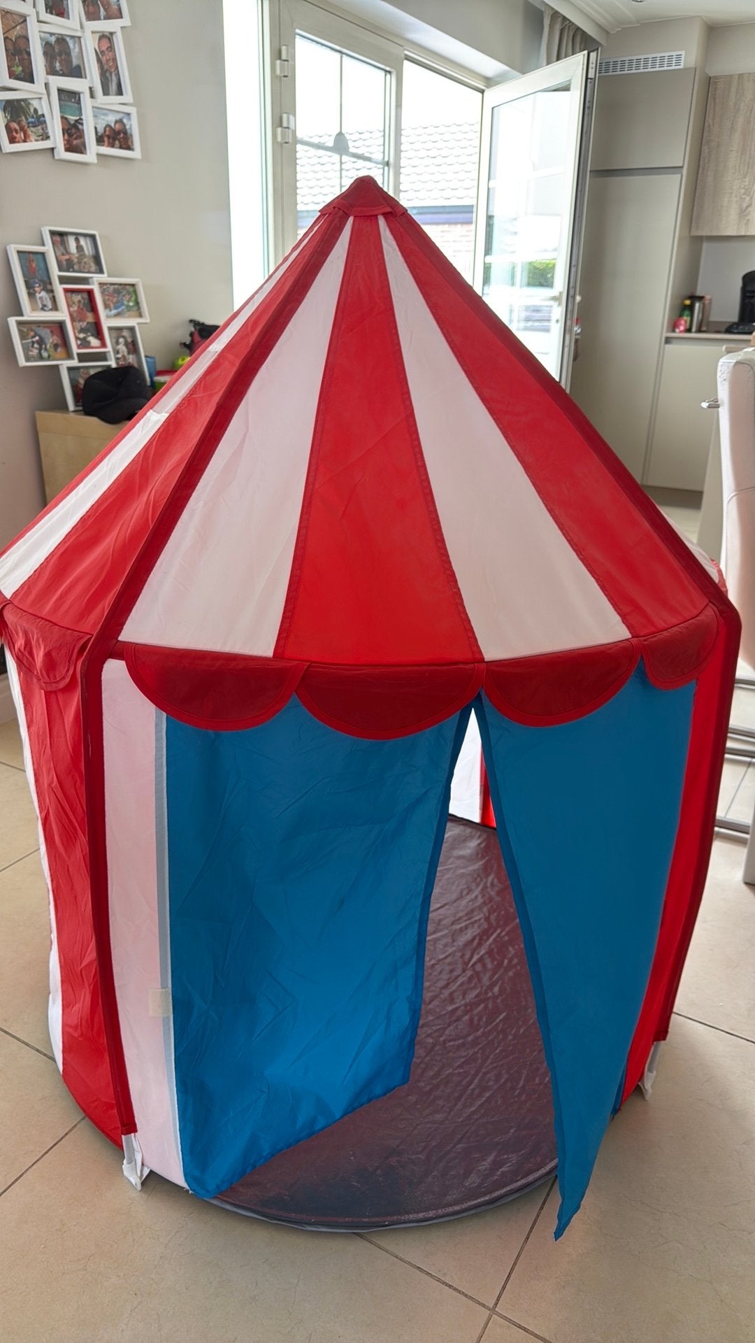 Circus tent voor kinderen rood met wit, Kinderen en Baby's, Ophalen, Gebruikt