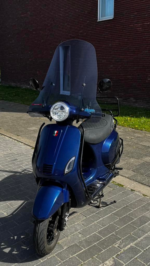 Gts Toscana 2023, Fietsen en Brommers, Gebruikt, Benzine, Ophalen, Overige merken