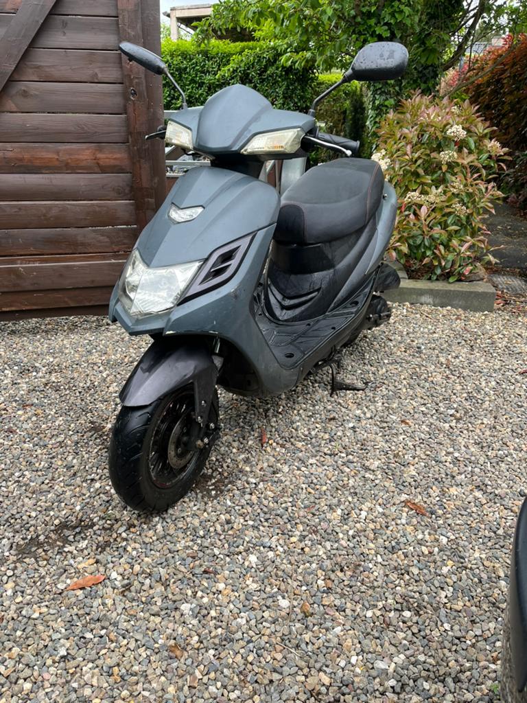Thurbo scooter a klasse, Fietsen en Brommers, Ophalen, Zo goed als nieuw
