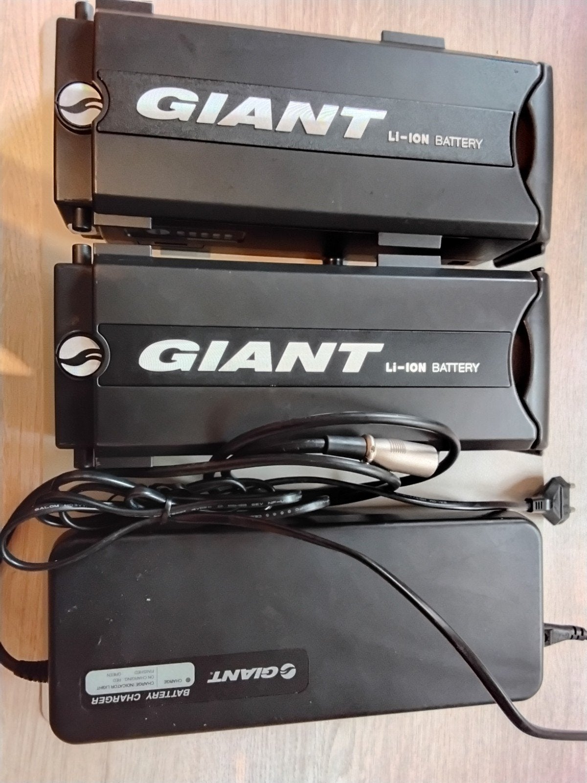 GIANT-batterijen en oplader, Fietsen en Brommers, Fietsaccessoires | Fietsaccu's, Ophalen, Gebruikt