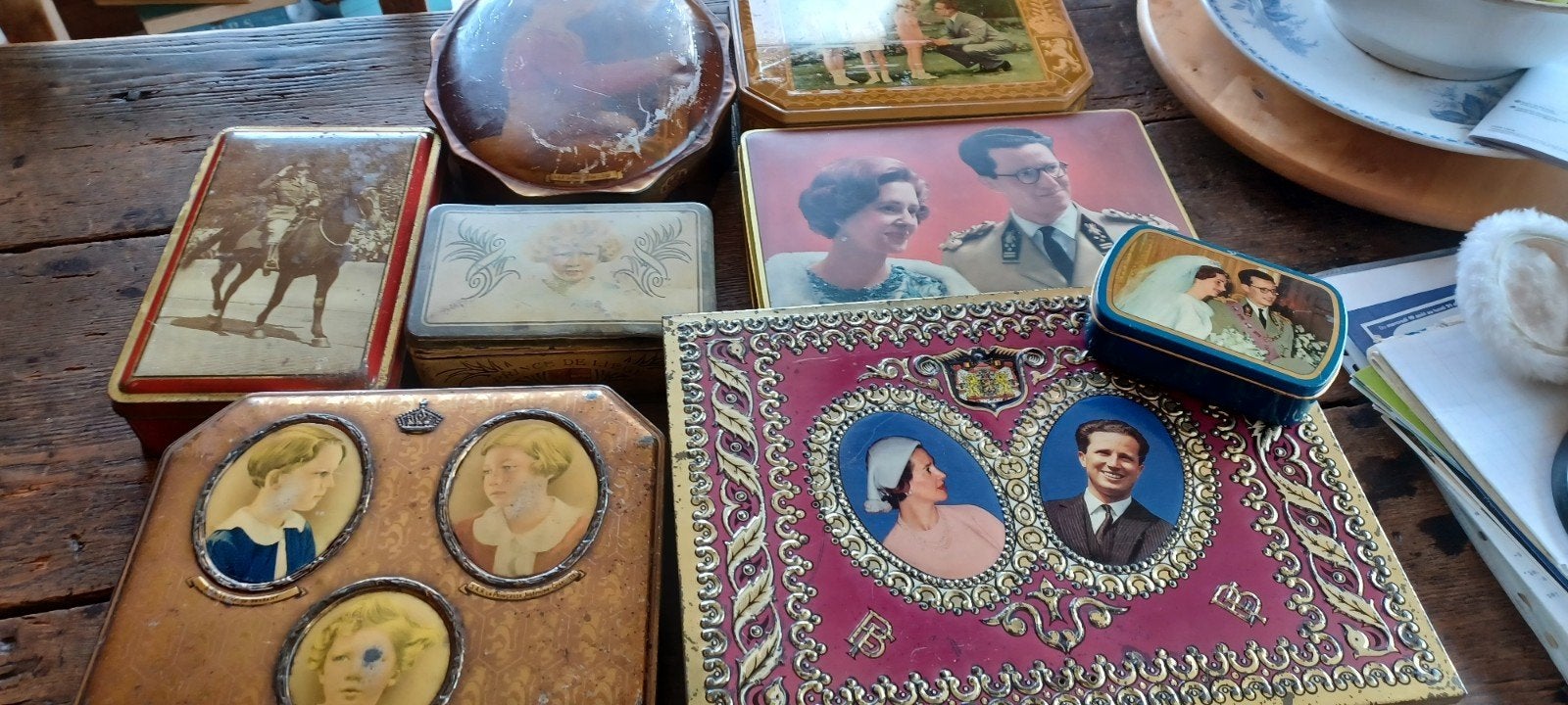 anciennes boîtes en fer blanc photos Famille Royale, Collections, Boîte en métal, Enlèvement ou Envoi, Utilisé, Biscuits