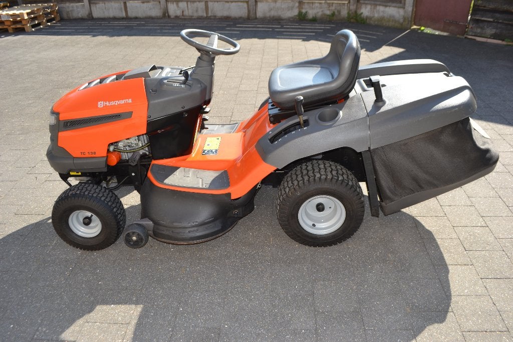 Husqvarna TC 138, Tuin en Terras, Ophalen, Zo goed als nieuw, Elektrische starter, 90 tot 120 cm