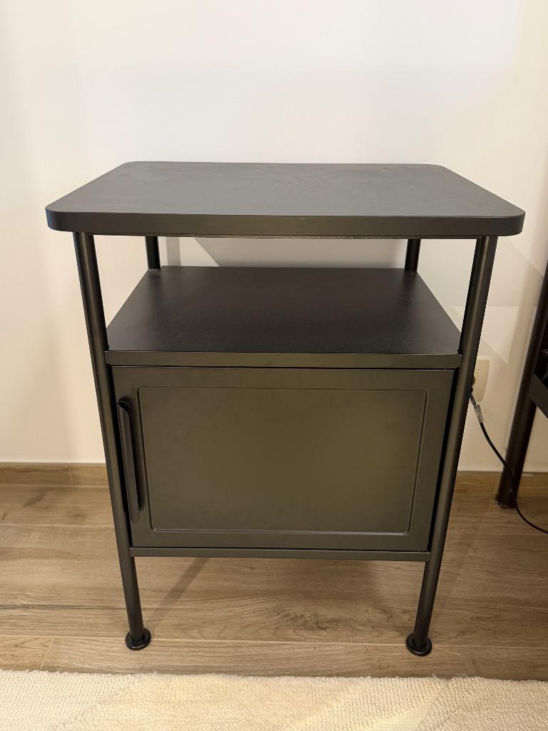 2 Tables de nuit en acier noir IKEA, 45 à 65 cm, Comme neuf, Enlèvement, Métal ou Aluminium