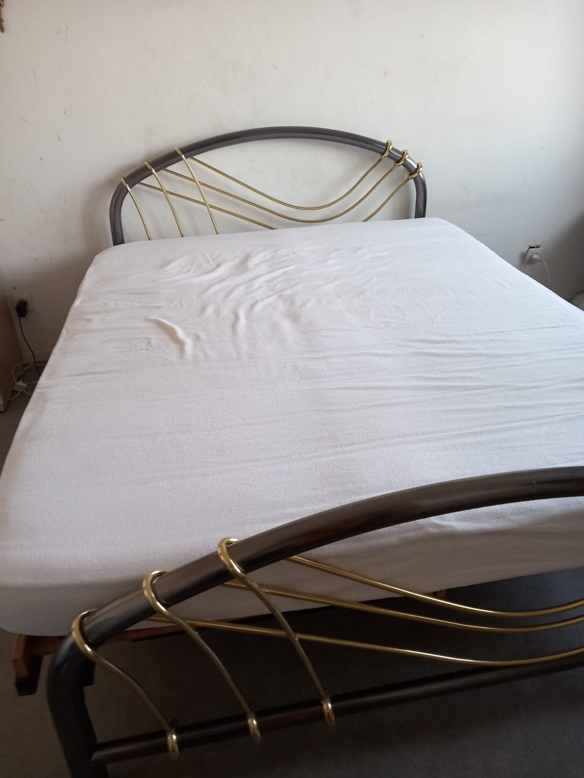 Bed met mattress te koop, Enlèvement