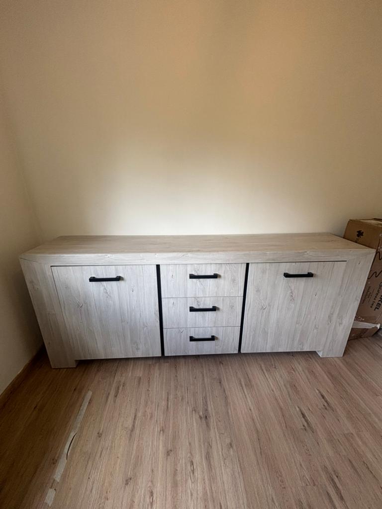 Dressoirkast, Maison & Meubles, Avec tablette(s), Comme neuf, Dressoir, Enlèvement