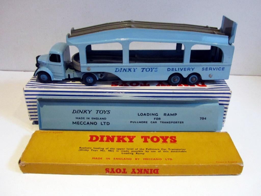 Dinky Toys 982 Pullmore Car Transporter 2 Kleuren + 994 Ramp, Ophalen of Verzenden, Zo goed als nieuw, Bus of Vrachtwagen, Dinky Toys