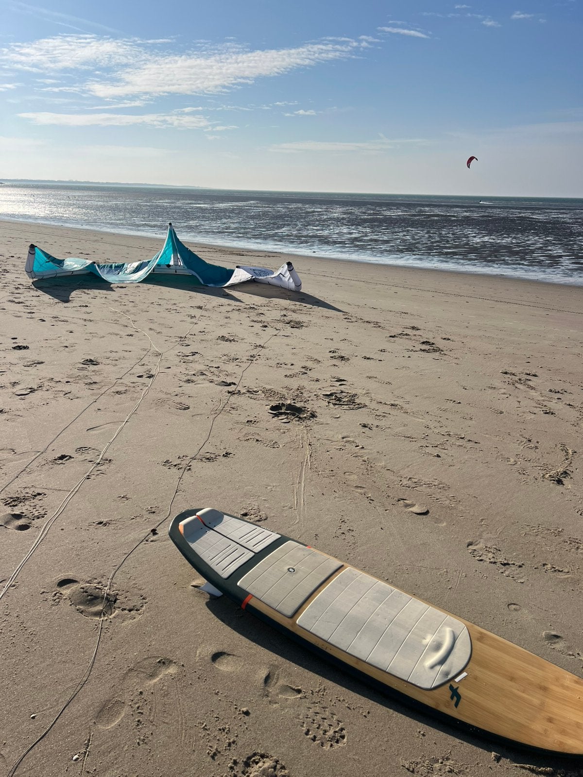 Cabrinha moto x 2023 kites (9m+12m) + COS bar large, Watersport en Boten, Kitesurfen, Ophalen, Zo goed als nieuw, Kite