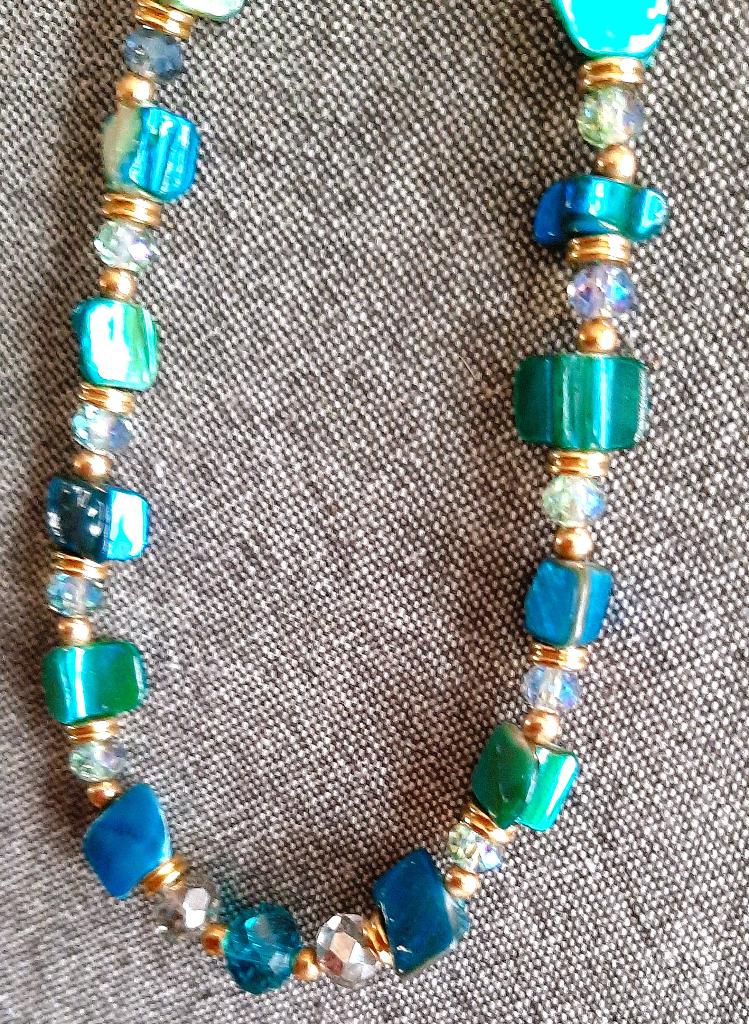 Te koop: Nieuw!! Mooie turkoise halsketting., Handtassen en Accessoires, Kettingen, Ophalen, Overige materialen, Verstelbaar, Blauw