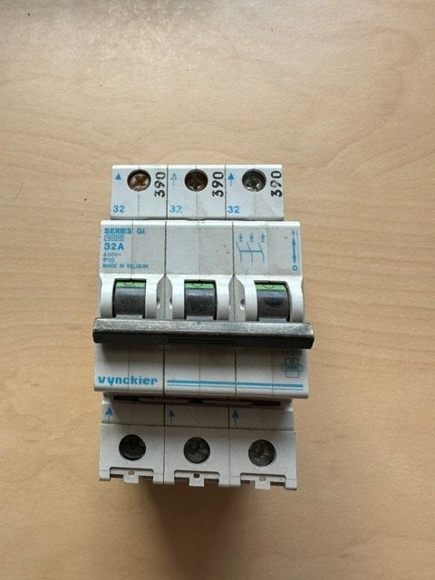 3‑polige automaat 32A met 10 kA kortsluitvermoge, Ophalen of Verzenden, Nieuw