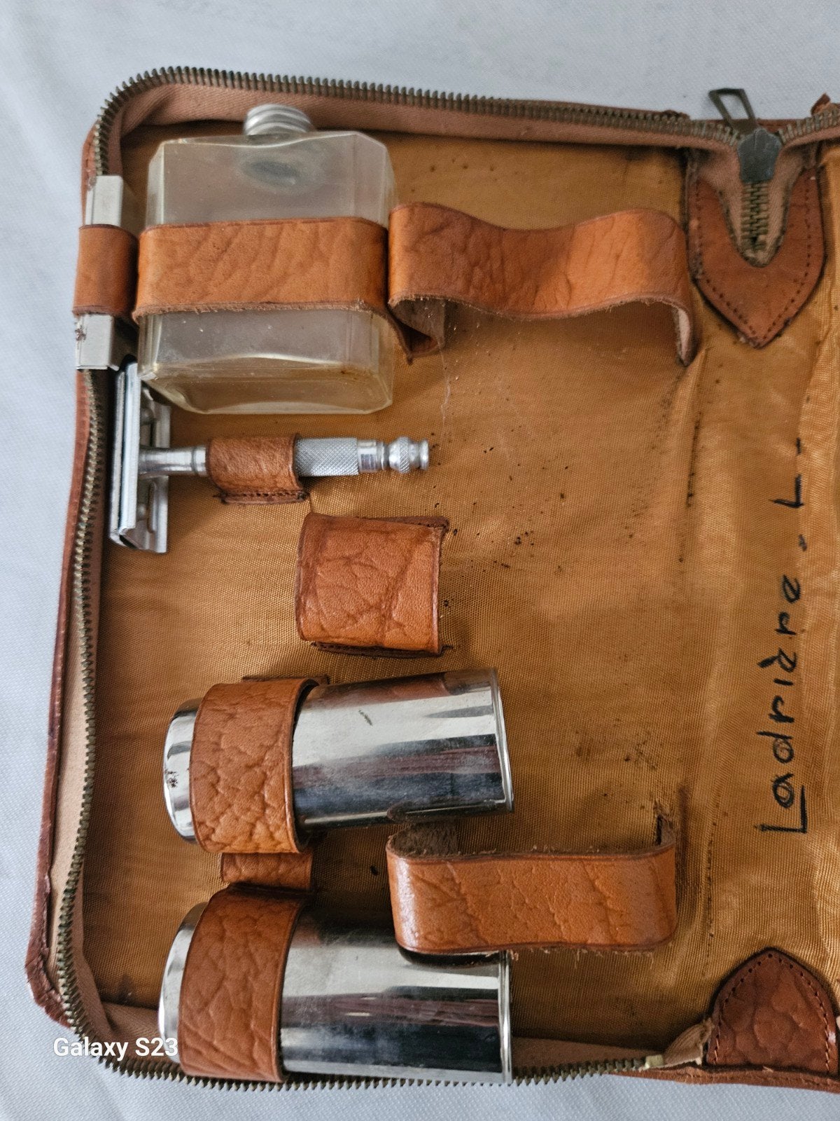Nécessaire de rasage et trousse de toilette vintage en cuir, Animaux & Accessoires, Enlèvement, Cuir