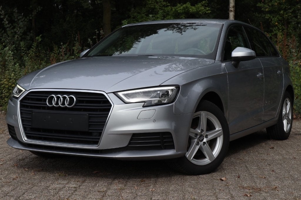 Audi a3 1.6tdi automaat bouwjaar 2019 met maar liefs 93dkm!!, Stof, Zwart, 4 cilinders, 1600 cc